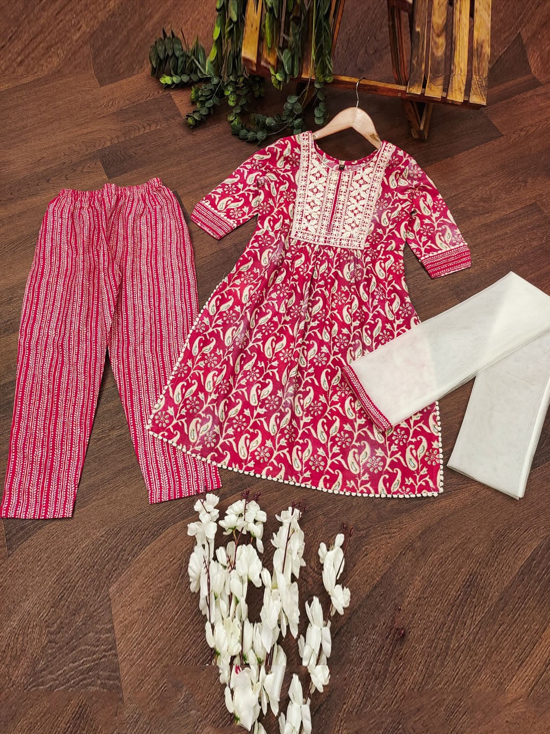 

BAESD Girls Floral Printed Notched Neck Straight Kurta with Trousers Dupatta, Pink