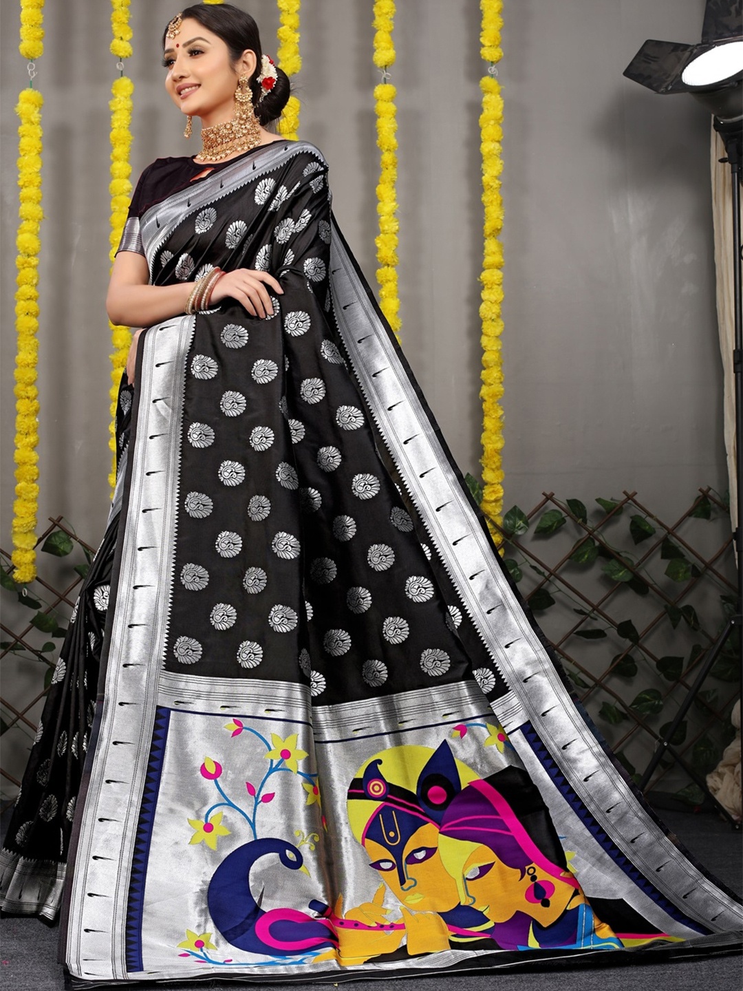 

CANIZZARO Woven Design Ethnic Motifs Zari Pure Silk Paithani Saree, Black