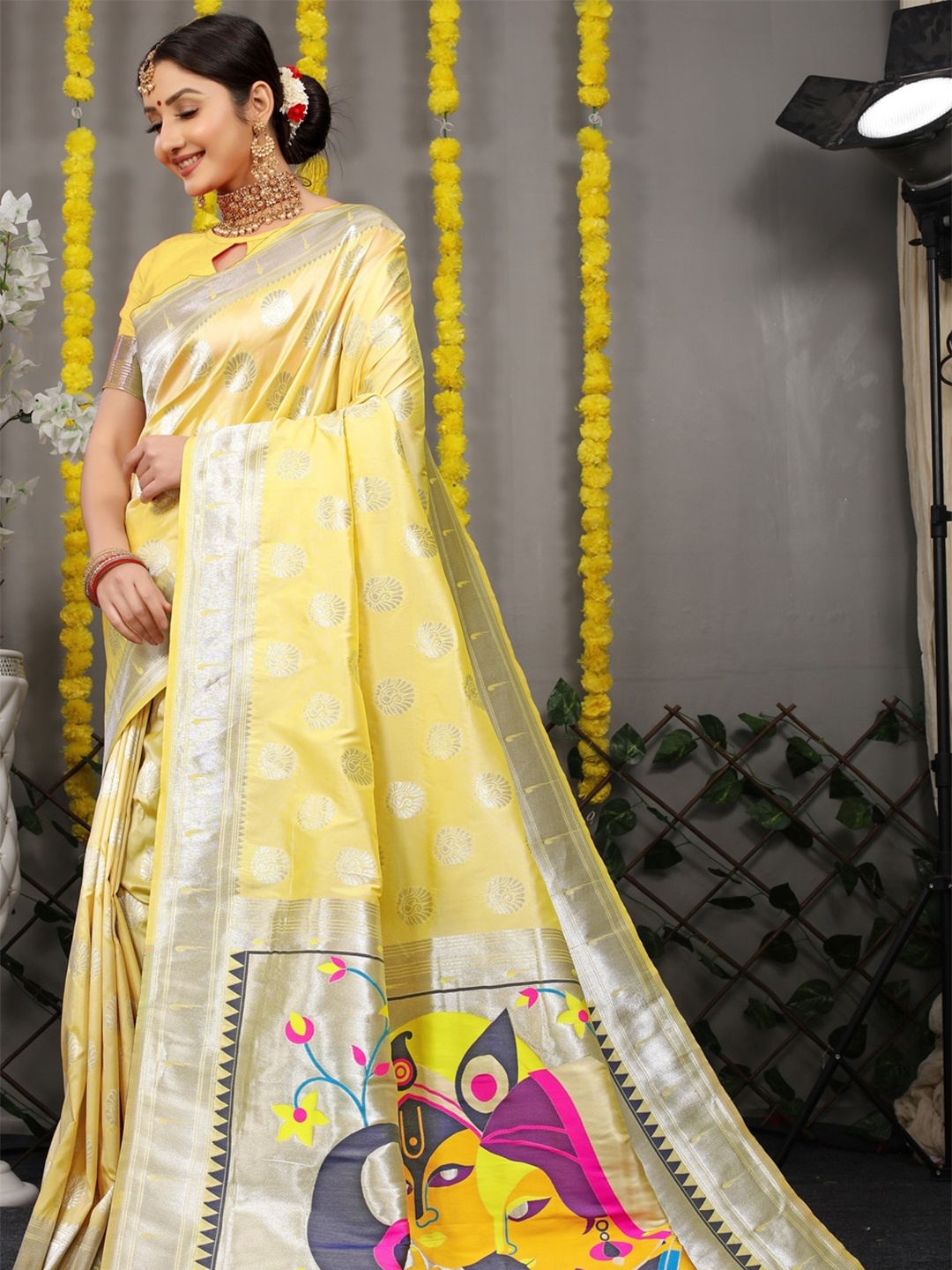 

CANIZZARO Woven Design Ethnic Motifs Zari Pure Silk Paithani Saree, Yellow