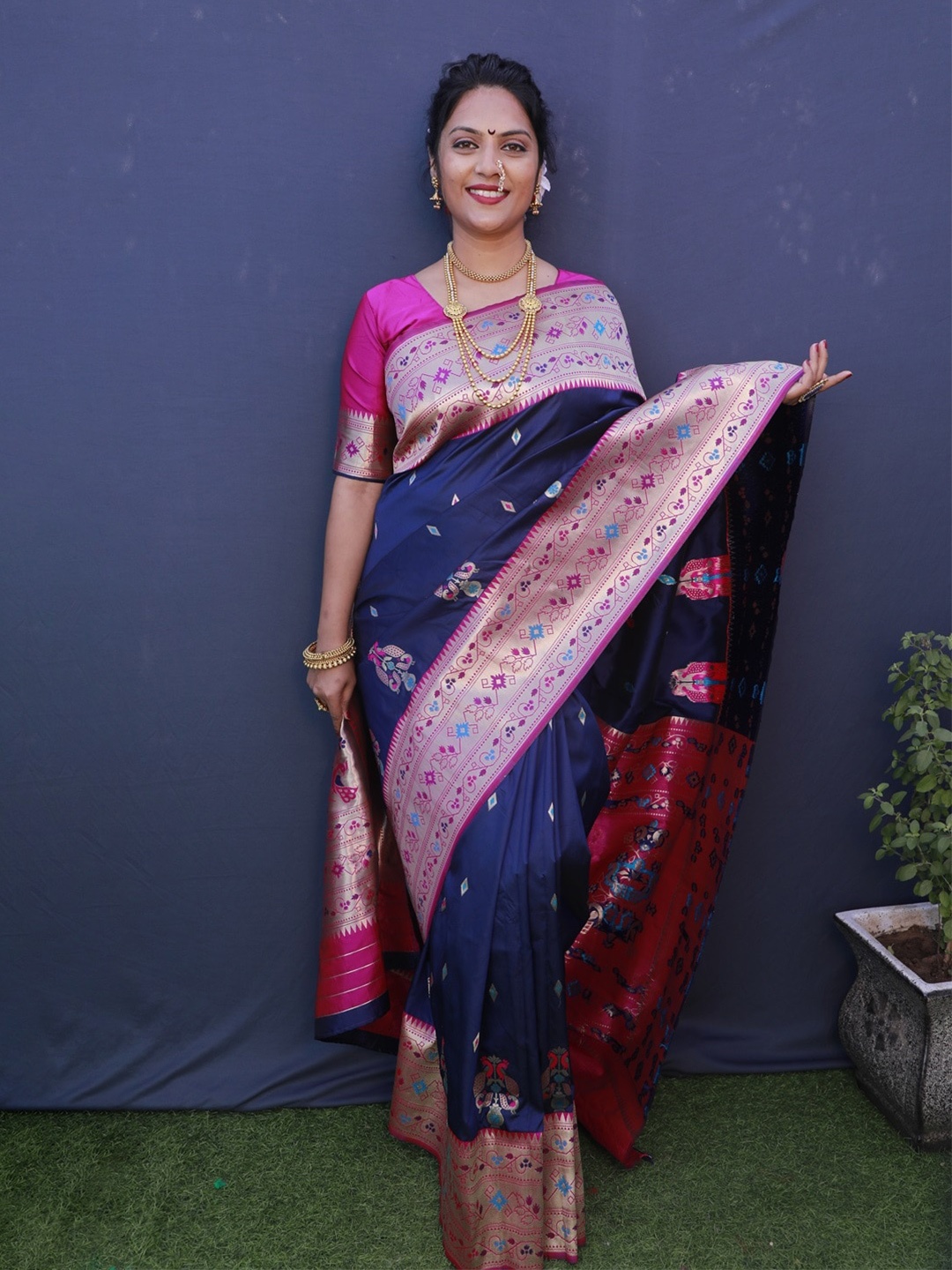 

CANIZZARO Woven Design Ethnic Motifs Zari Pure Silk Paithani Saree, Blue