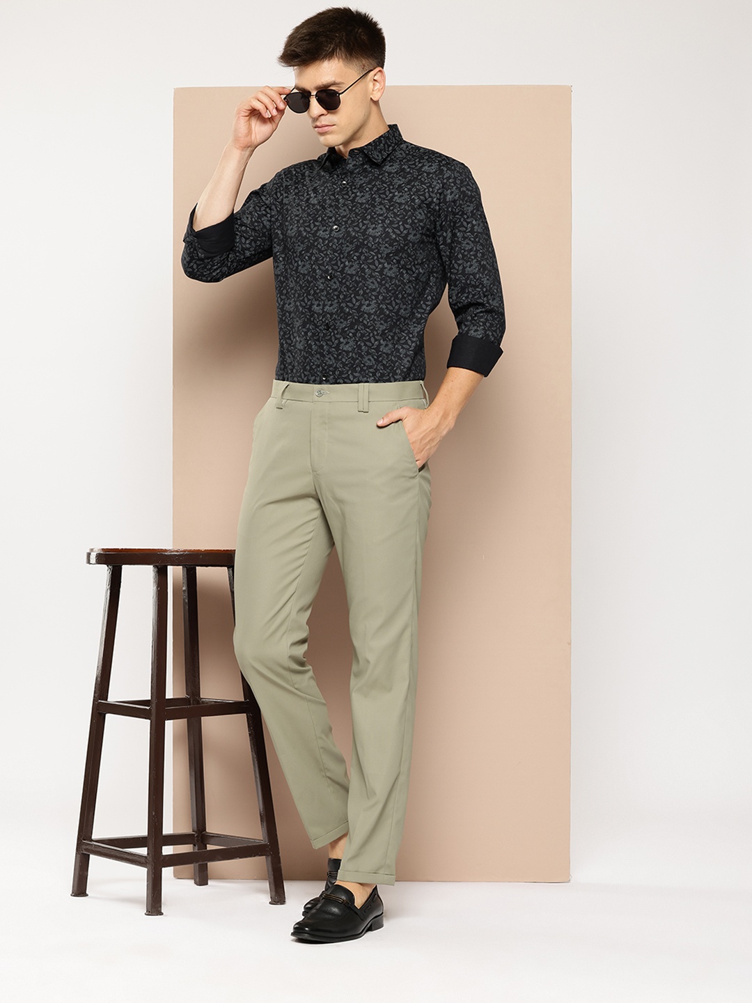

INVICTUS Pure Cotton Slim Fit Floral Printed Formal Shirt, Black