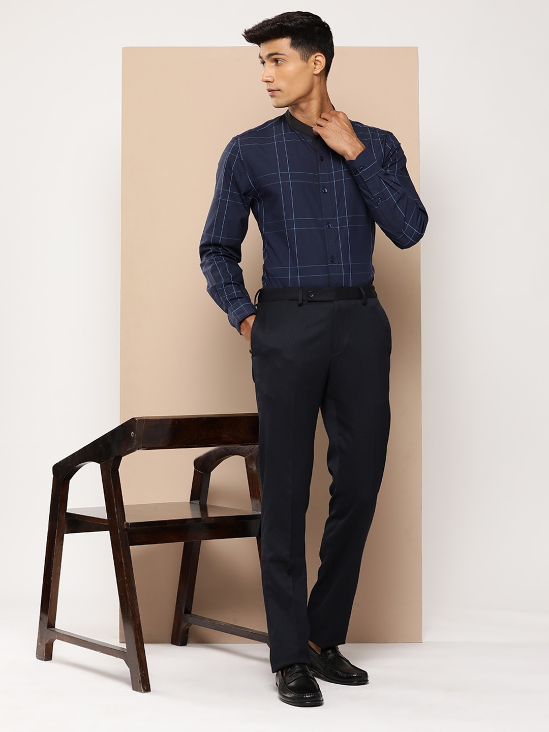 

INVICTUS Slim Fit Checked Pure Cotton Formal Shirt, Navy blue