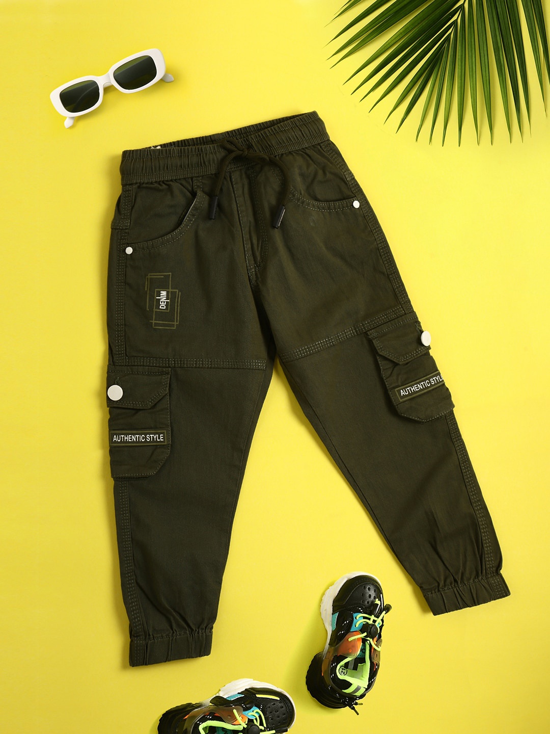

V-Mart Boys Twill Mid Rise Trouser, Green