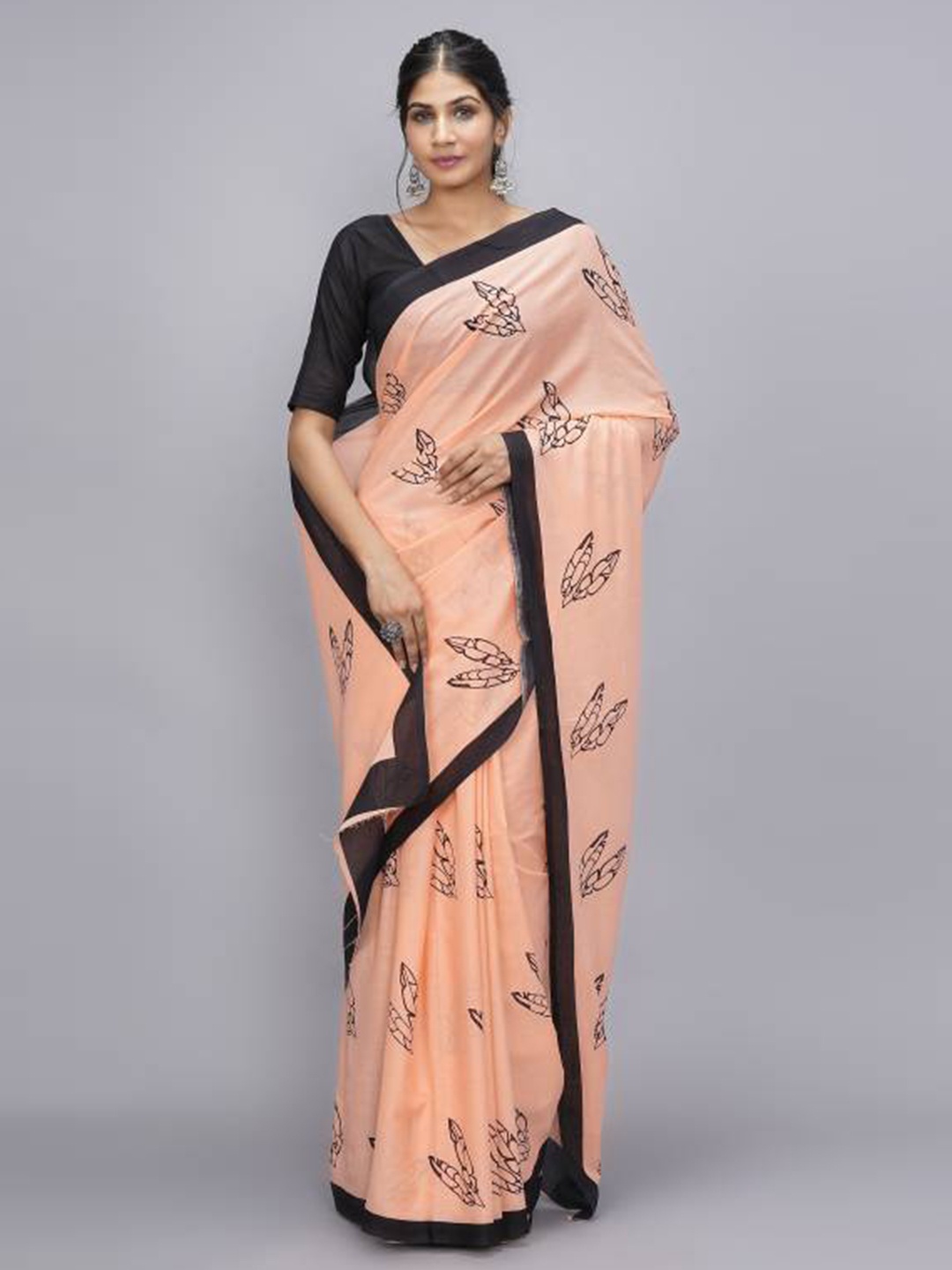 

NIKHILAM Floral Printed Pure Cotton Saree, Peach