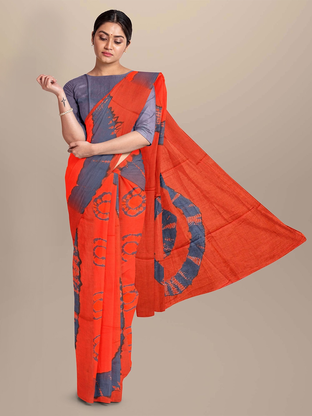 

NIKHILAM Tie and Dye Pure Cotton Bagru Saree, Red