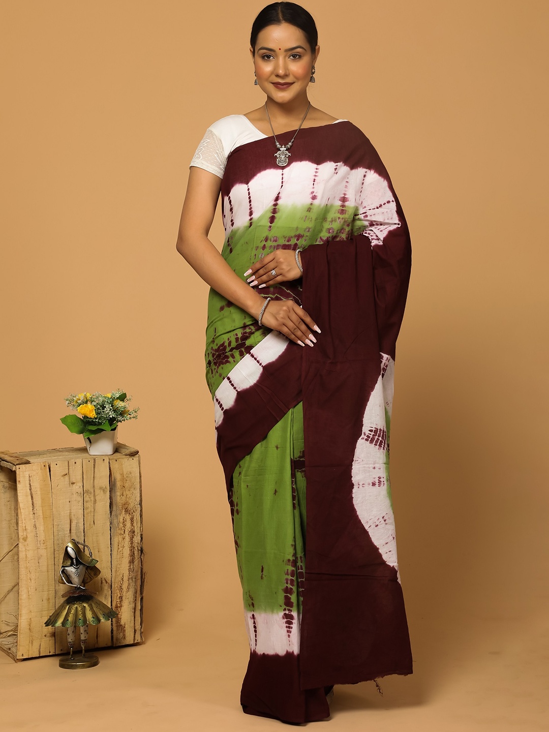 

NIKHILAM Tie and Dye Pure Cotton Ikat Saree, Brown