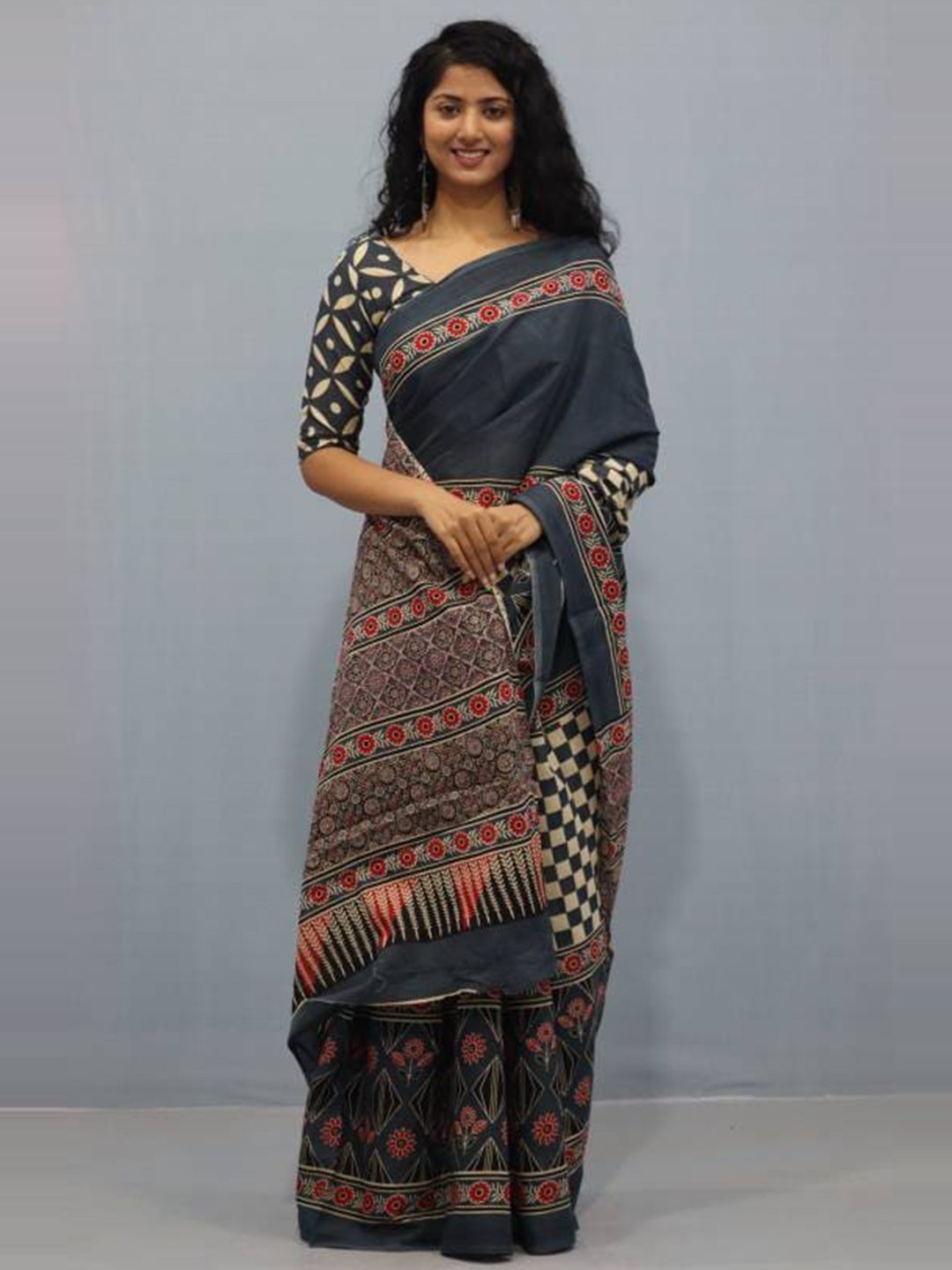 

NIKHILAM Ethnic Motifs Pure Cotton Block Print Saree, Blue