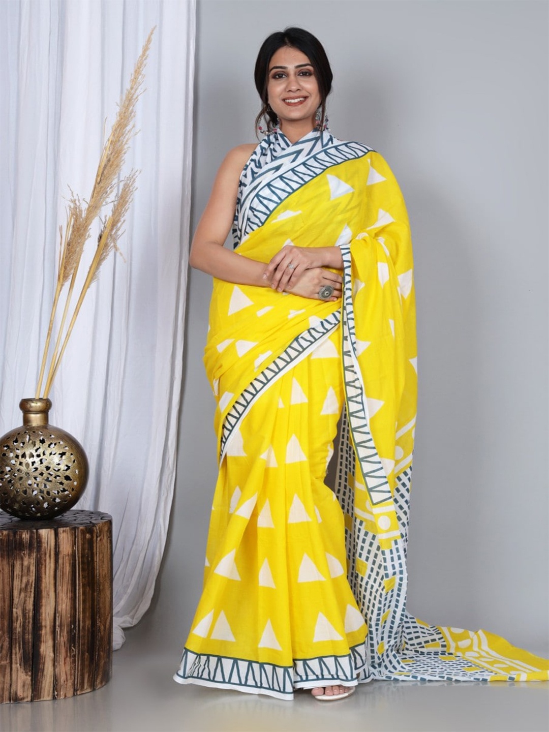

NIKHILAM Geometric Printed Mulmul Cotton Bagru Saree, Yellow