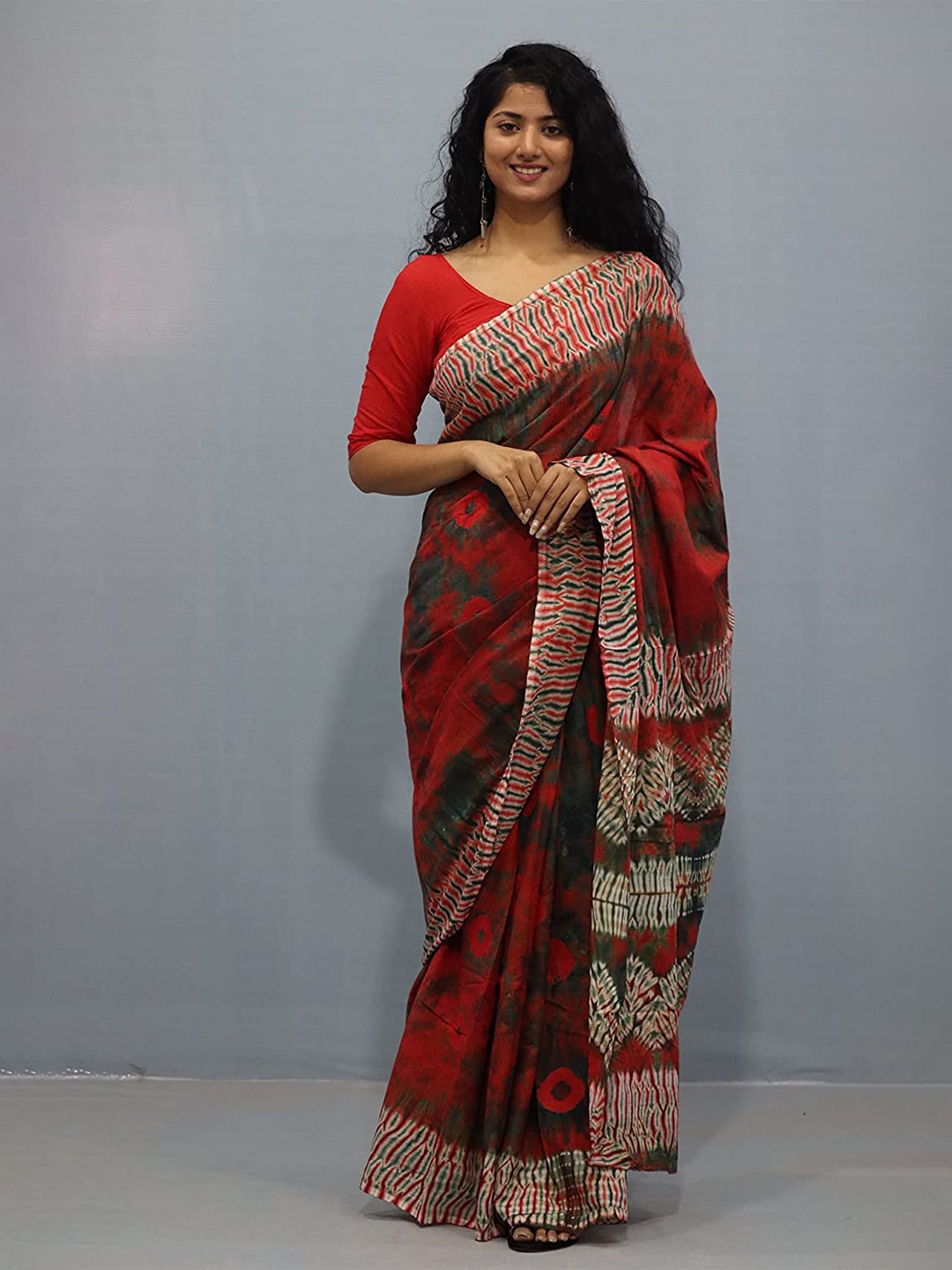 

NIKHILAM Tie and Dye Pure Cotton Block Printed Saree, Red