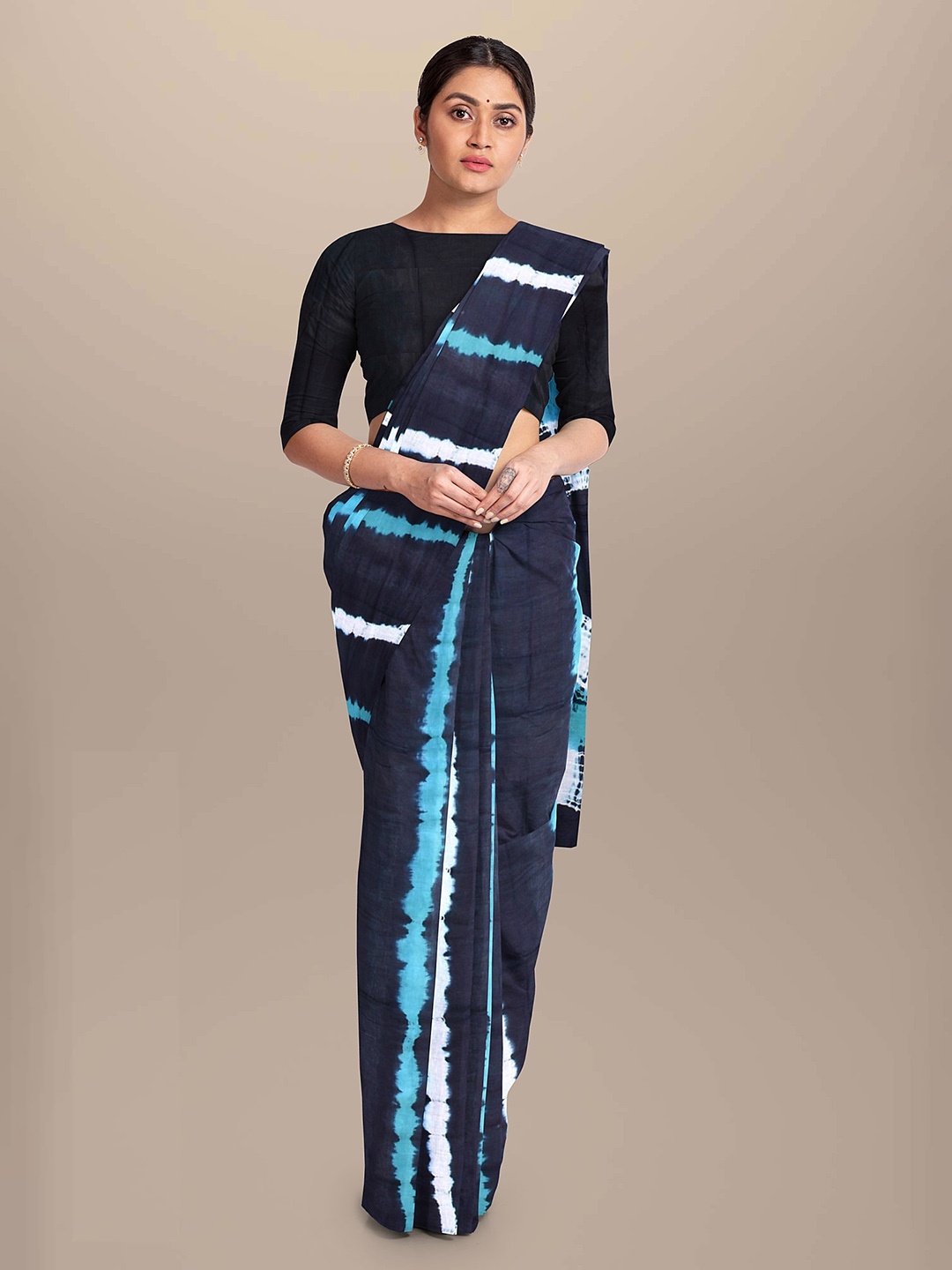 

NIKHILAM Tie & Dye Printed Mulmul Cotton Bagru Saree, Black