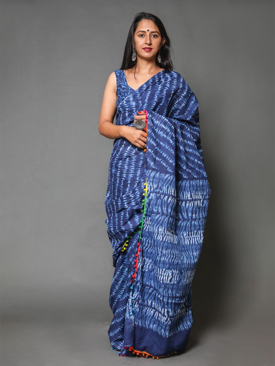 

NIKHILAM Leheriya Printed Gotta Patti Mulmul Cotton Block Print Saree, Blue