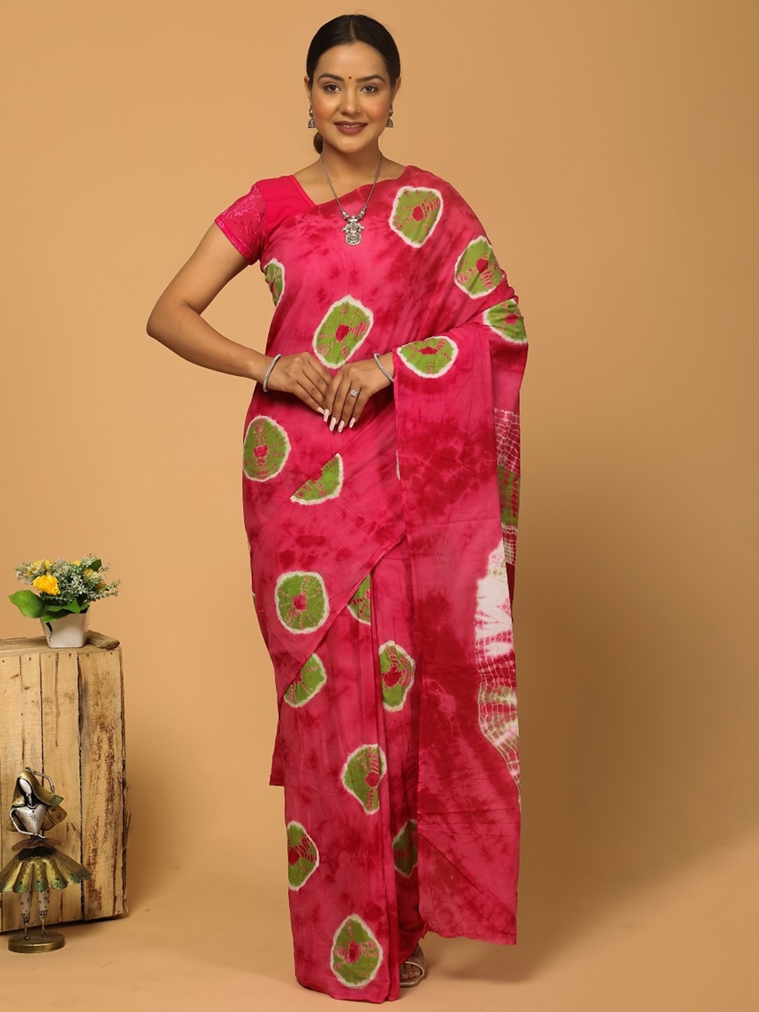 

NIKHILAM Tie & Dye Printed Mulmul Cotton Block Print Saree, Pink