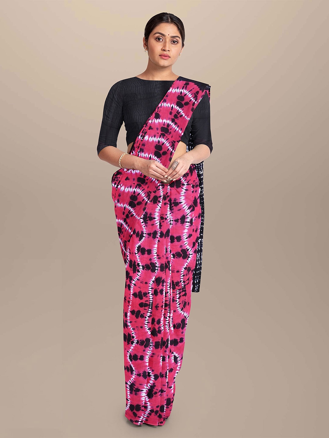 

NIKHILAM Tie & Dye Printed Mulmul Cotton Bagru Saree, Pink