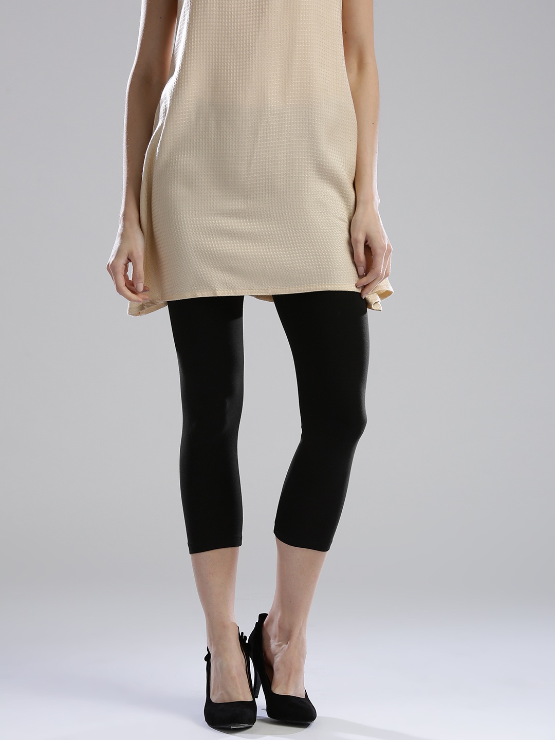 

W Black 3/4th Leggings