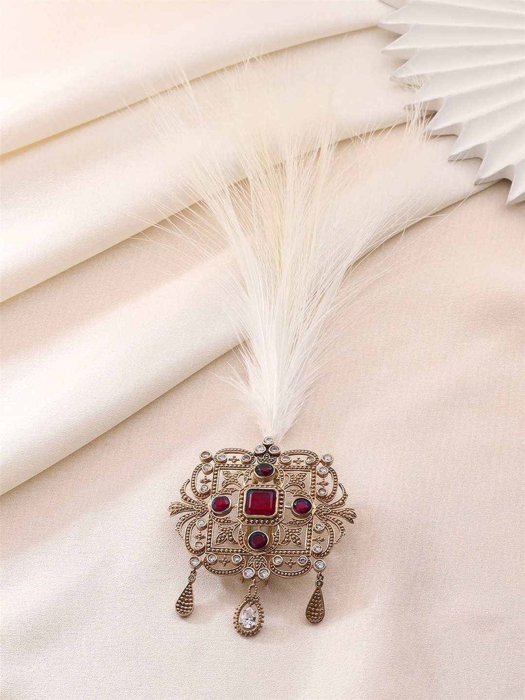 

COSA NOSTRAA Luxury Tale Kalangi Brooch, Gold