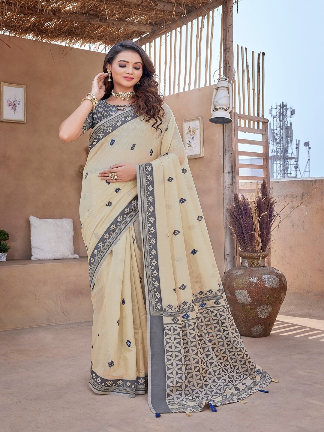 

Vilochan Geometric Woven Design Pure Silk Banarasi Saree, Cream