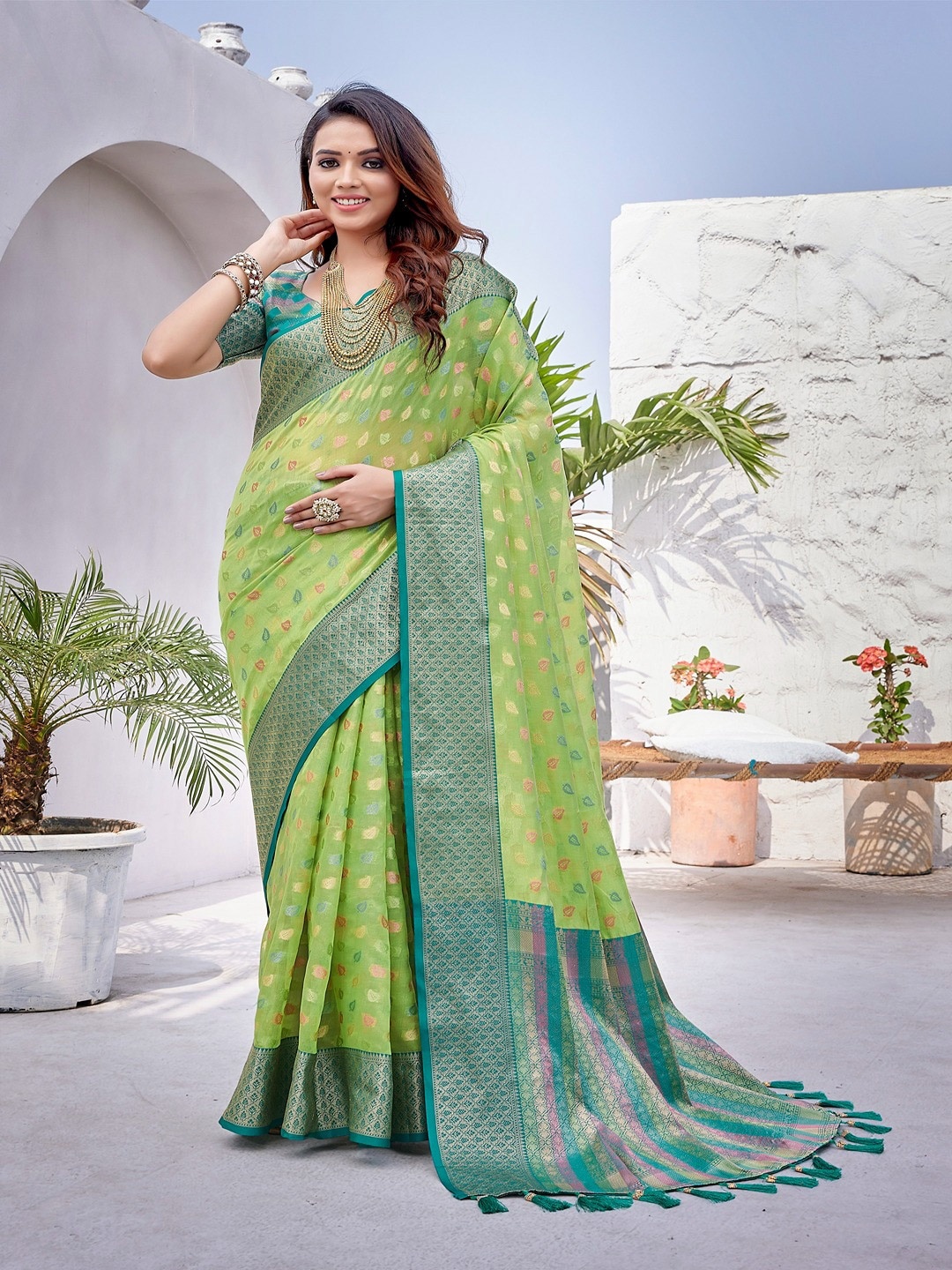 

Vilochan Woven Design Ethnic Motoifs Zari Pure Silk Banarasi Saree With Tassels, Green