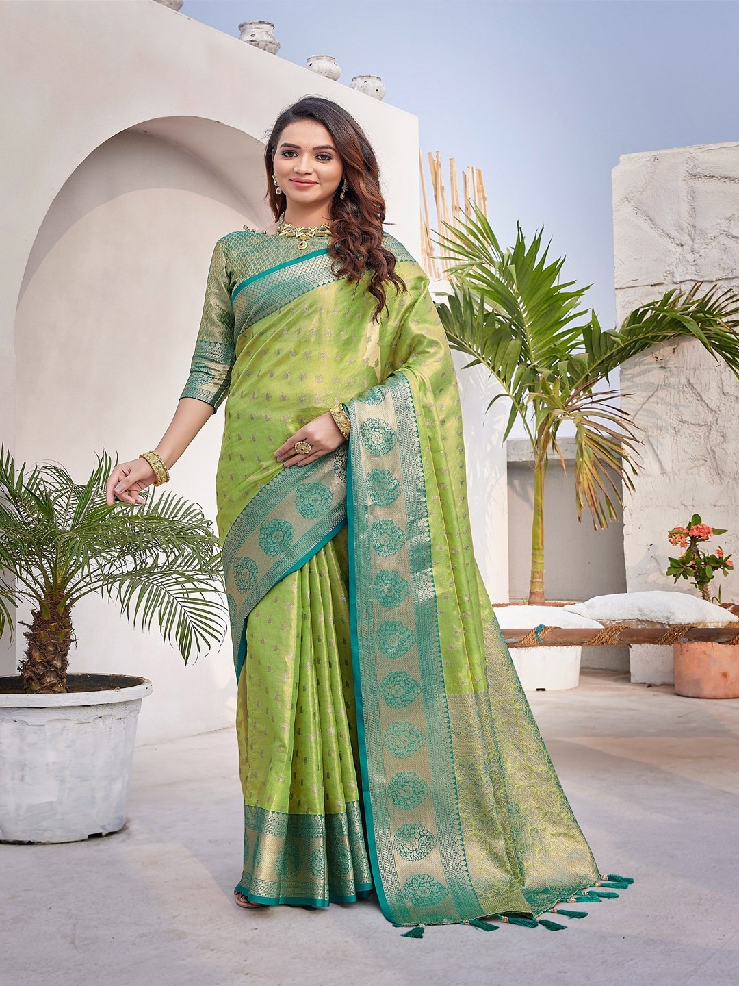 

Vilochan Ethnic Motifs Woven Design Zari Pure Silk Banarasi Saree, Green