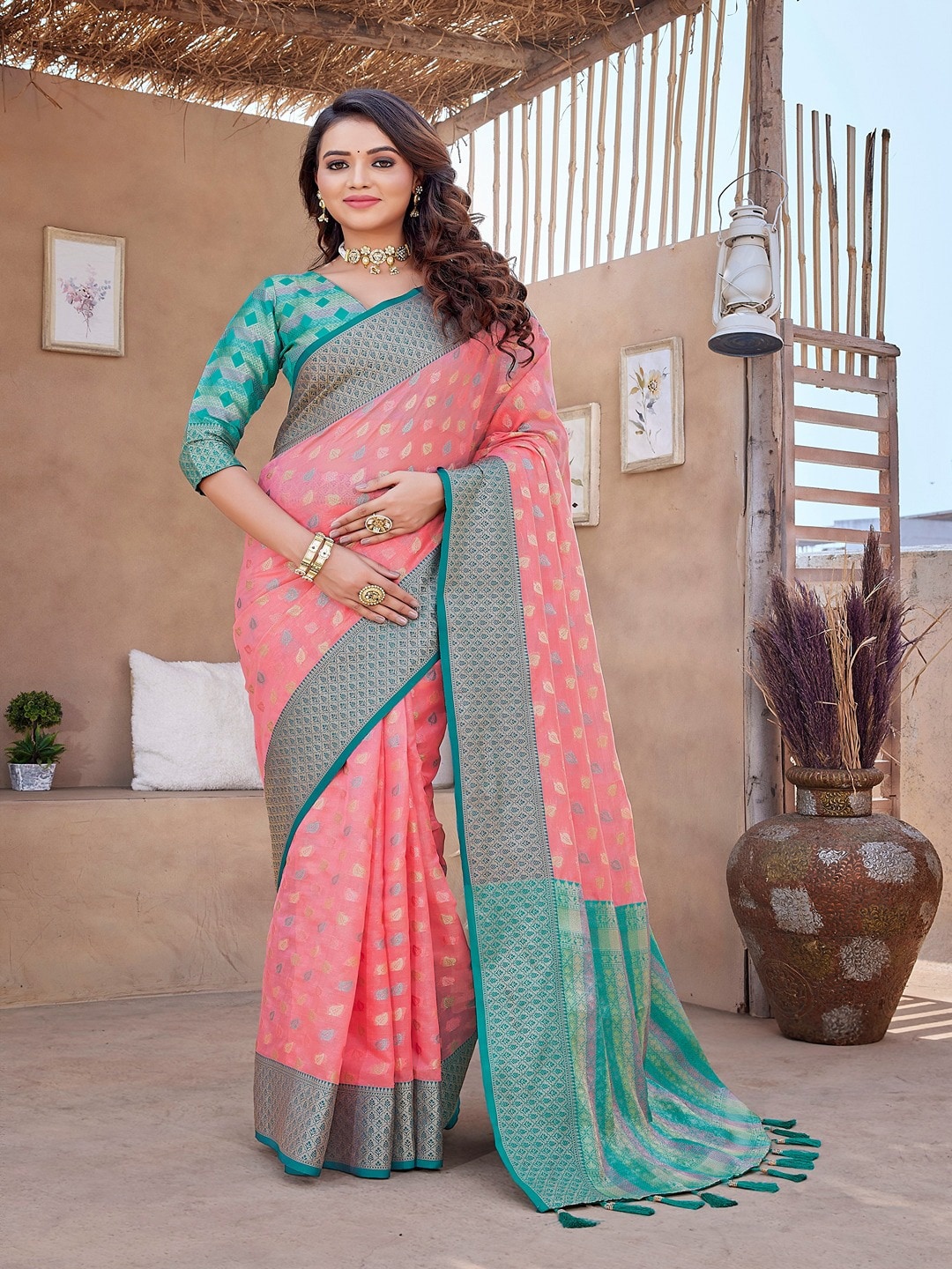 

Vilochan Floral Woven Design Zari Pure Silk Banarasi Saree, Pink