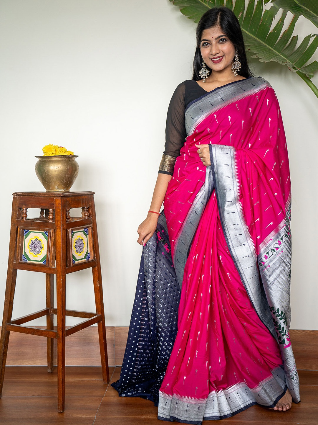 

Nerige Story Woven Design Zari Saree, Pink