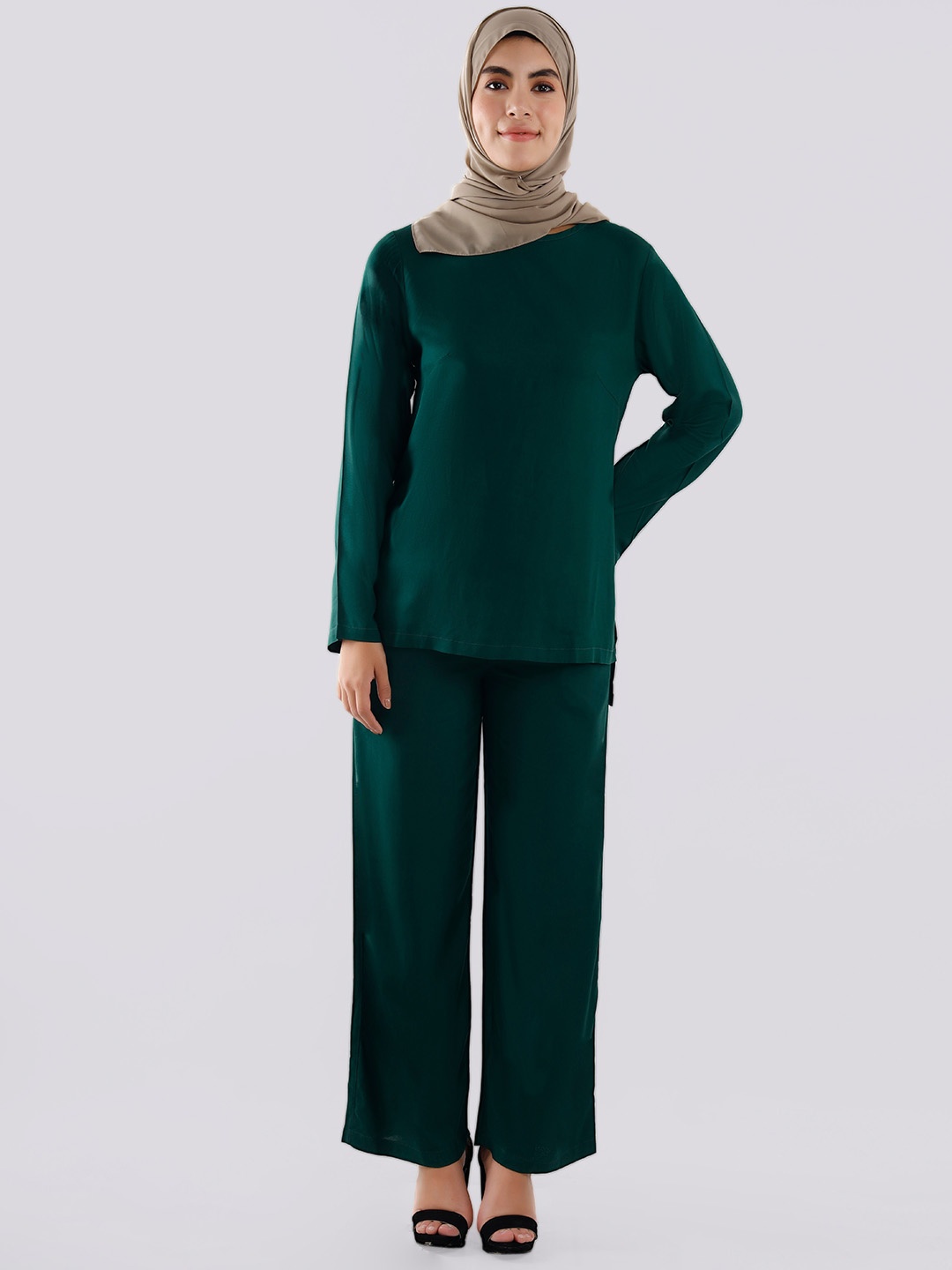 

IDH London Round Neck Top With Trousers, Green