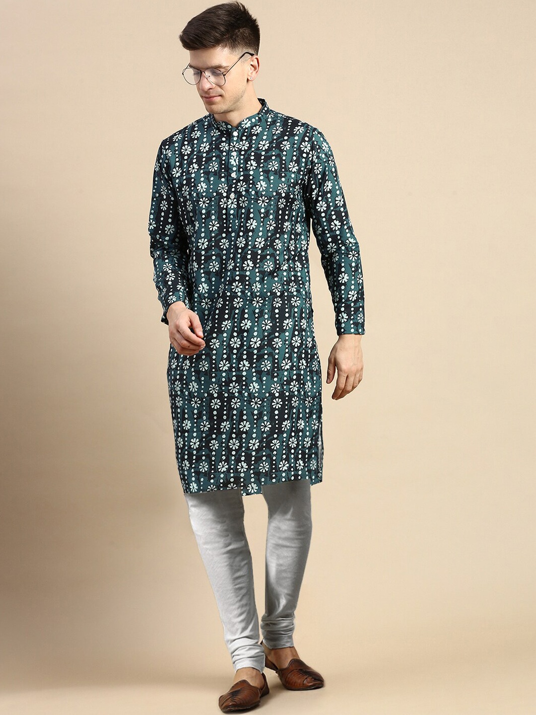 

Anouk Floral Printed Thread Work Mandarin Collar Straight Kurta, Navy blue