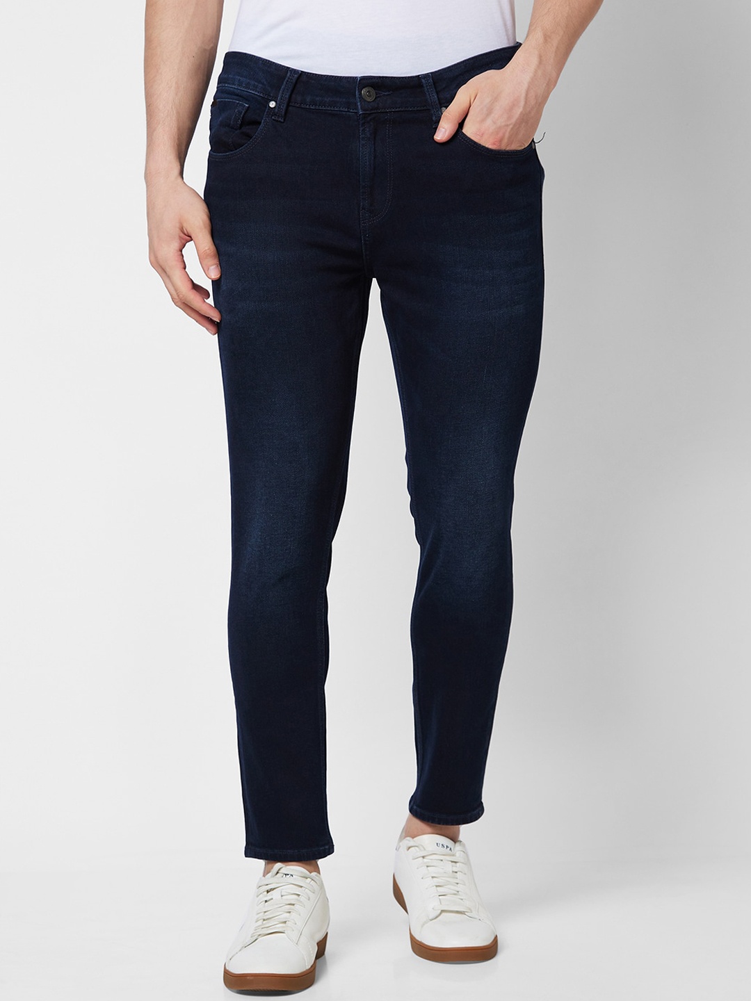 

SPYKAR Men Tapered Fit Light Fade Clean Look Whiskers Cotton Jeans, Blue