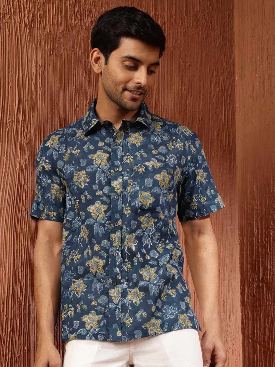 

Fabindia Floral Printed Opaque Cotton Casual Shirt, Blue
