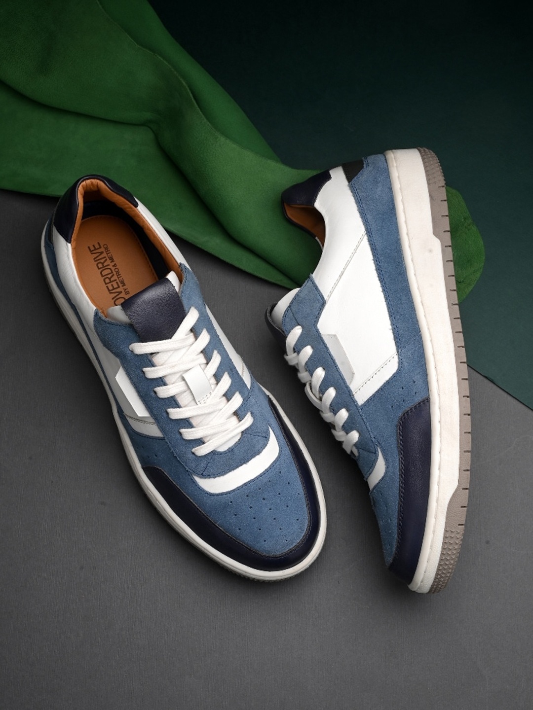 

Overdrive Men Colourblocked Lightweight Sneakers, Navy blue