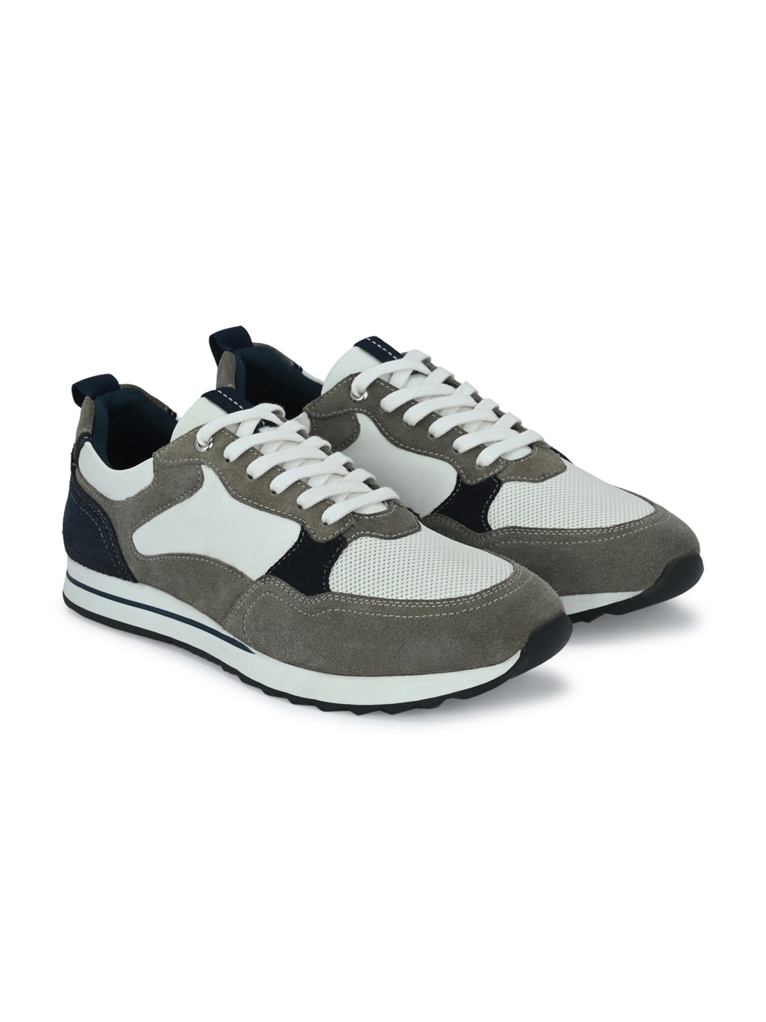 

Overdrive Men Colourblocked Lightweight Sneakers, White