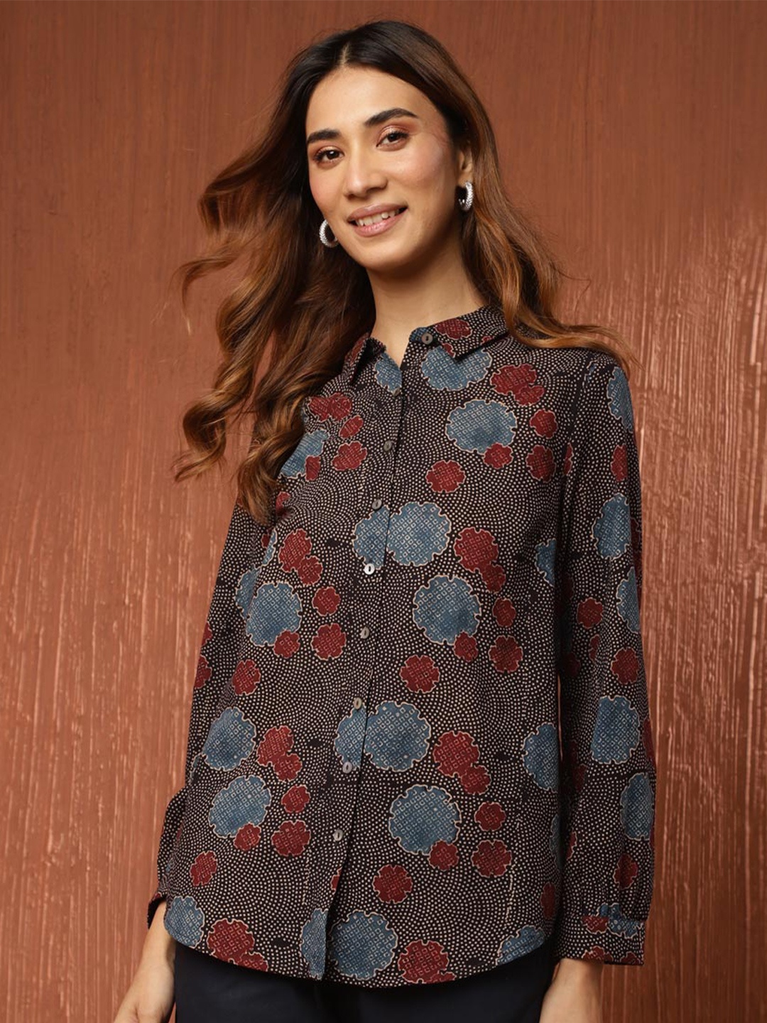 

Fabindia Conversational Printed Cotton Spread Colla Curved Casual Shirt, Black