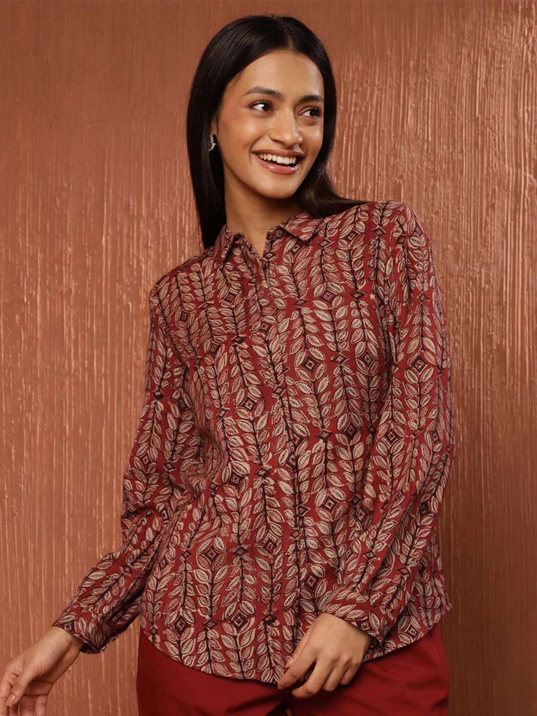

Fabindia Floral Printed Cotton Spread Collar Curved Casual Shirt, Red