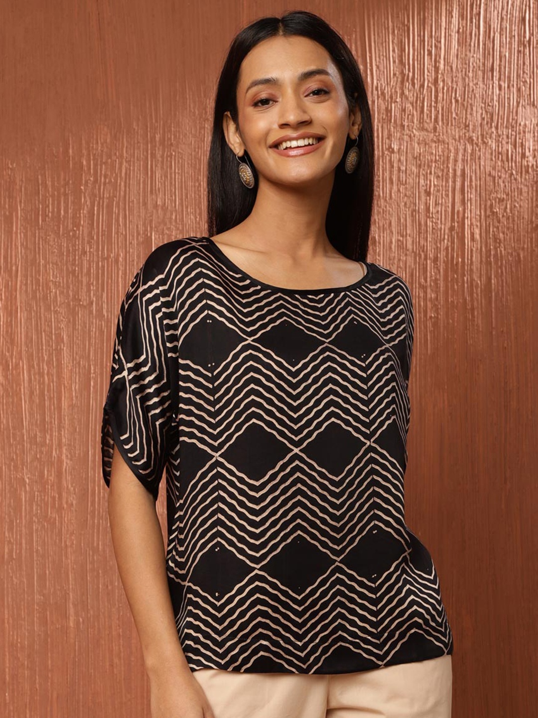 

Fabindia Boat Neck Kimono Sleeves Top, Black