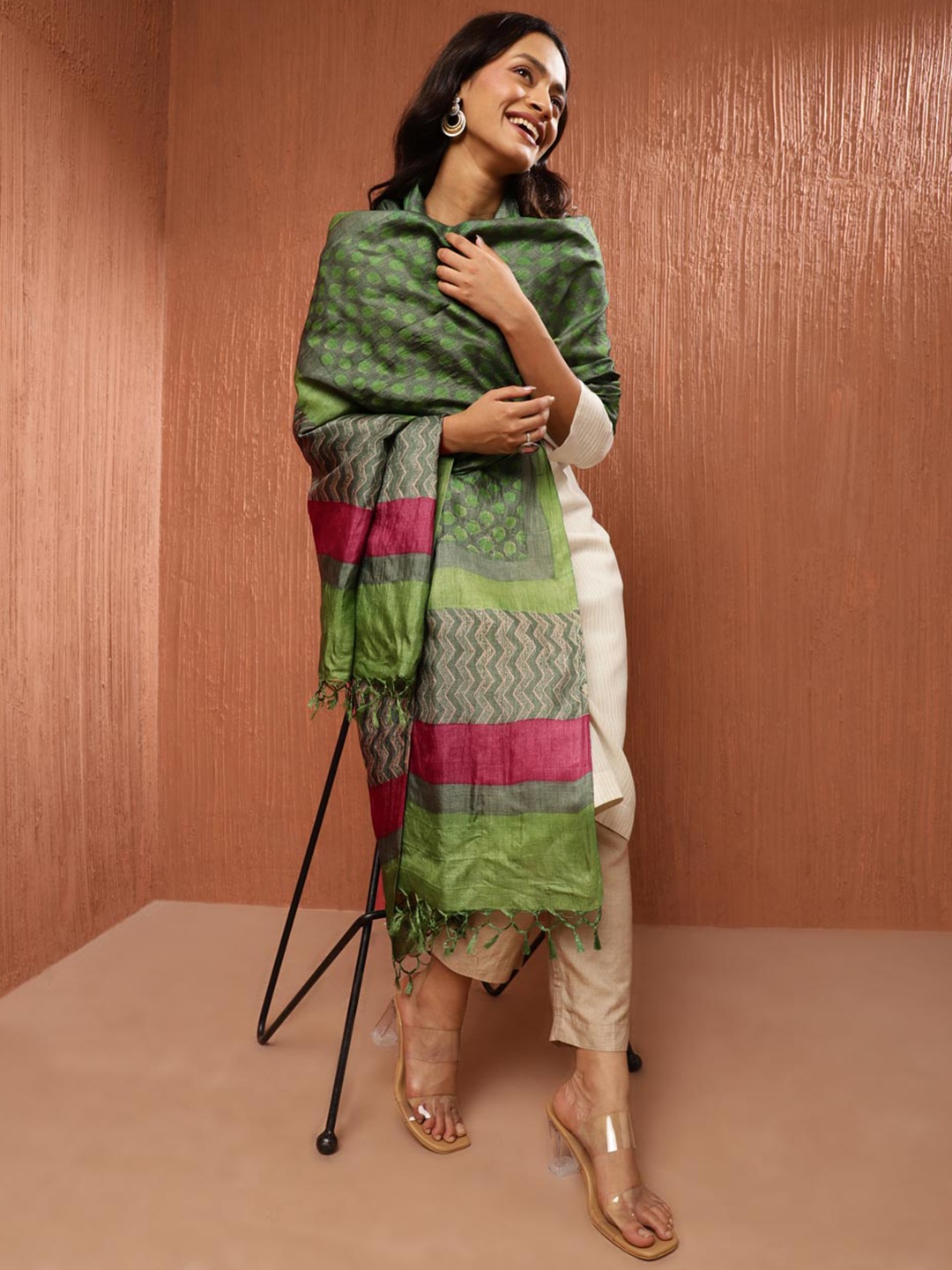 

Fabindia Green Geometric Woven Design Silk Tasselled Dupatta