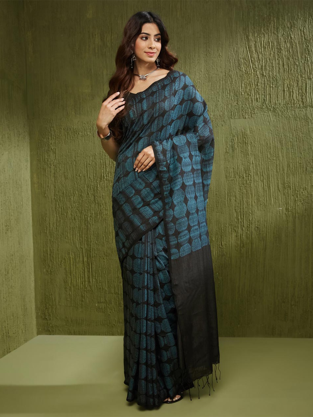 

Fabindia Geometric Woven Design Silk Cotton Saree, Black