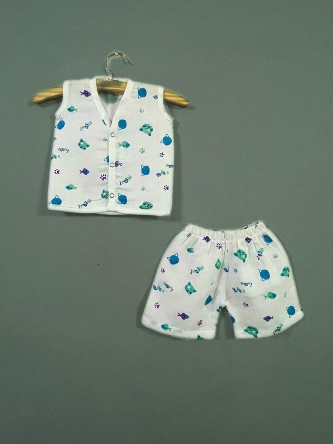 

BAESD Infants Printed Pure Cotton Shirt With Shorts, White