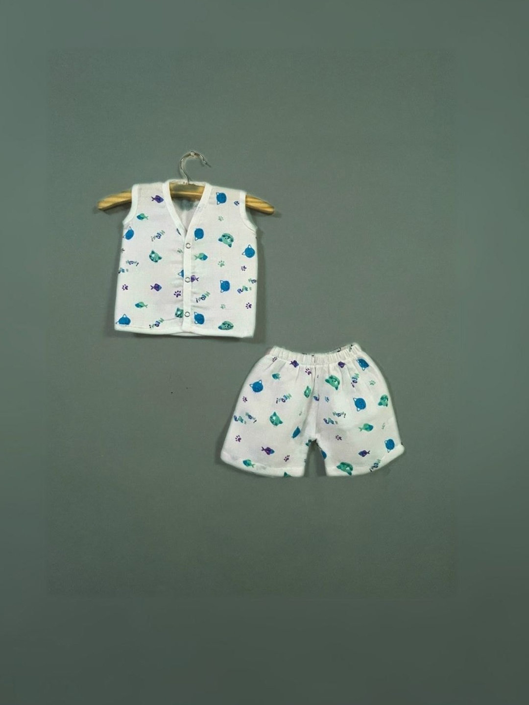 

BAESD Infants Printed Pure Cotton Shirt With Shorts, White