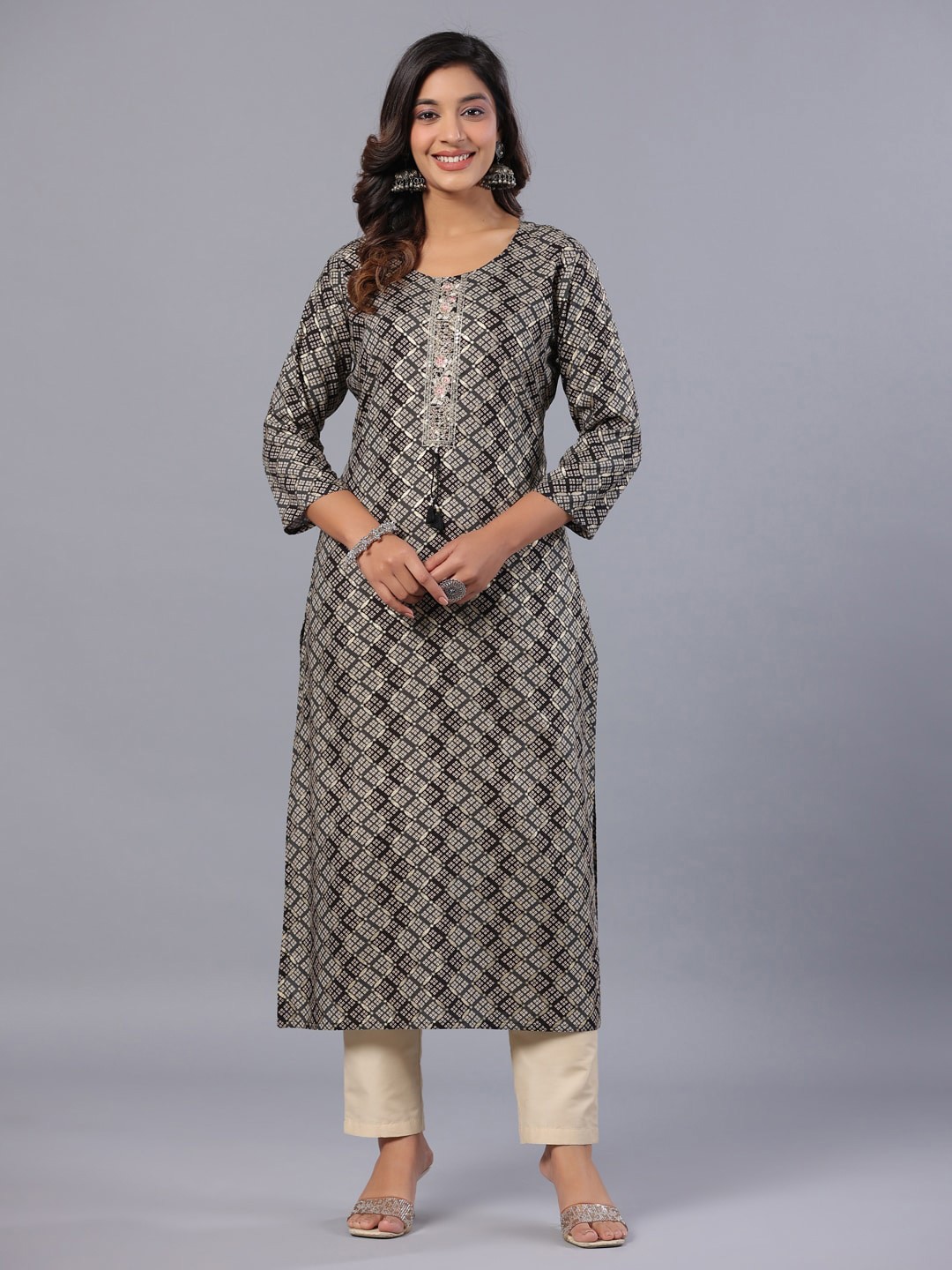 

Amchoor Bandhani Printed Sequinned Thread Work Round Neck Straight Kurta, Black