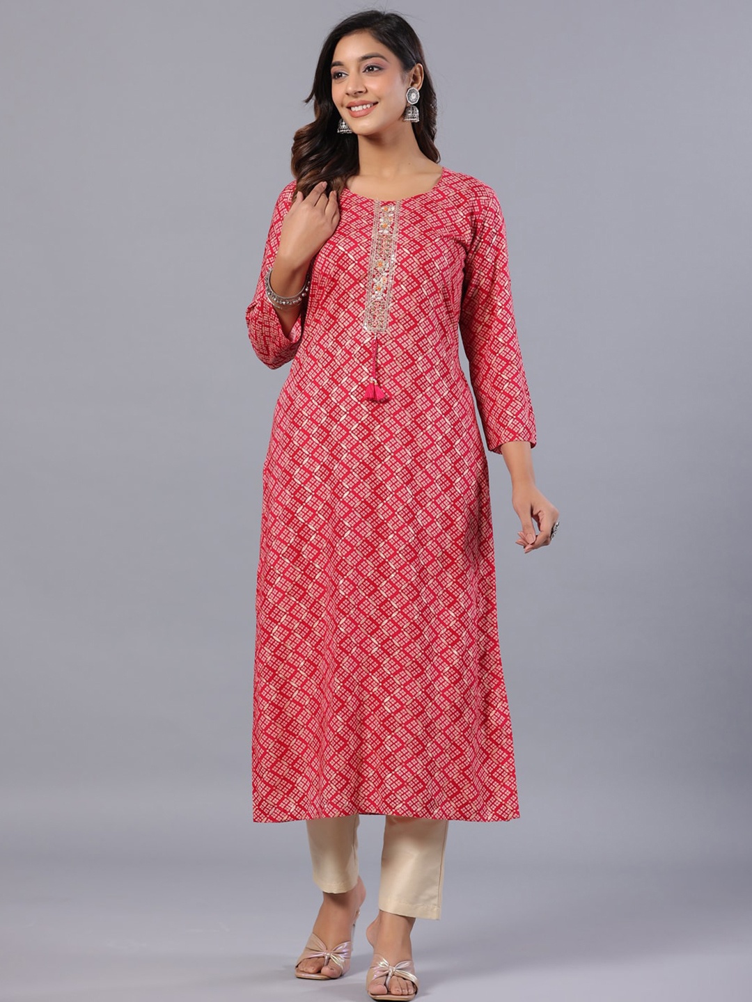 

Amchoor Bandhani Printed Sequinned Thread Work Round Neck Straight Kurta, Maroon