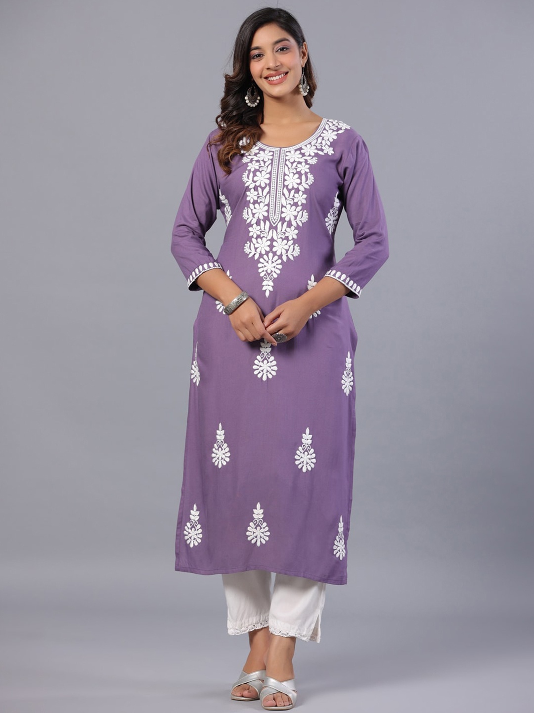 

Amchoor Floral Embroidered Thread work Round Neck Straight Kurta, Purple