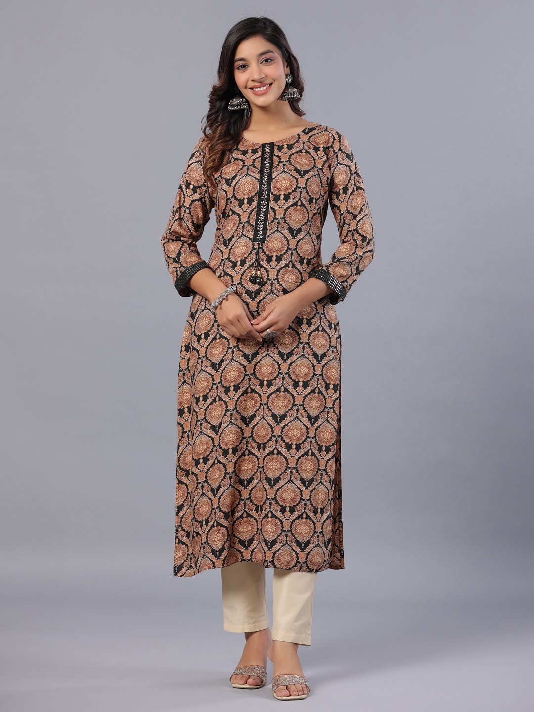 

Amchoor Floral Printed Sequinned Round Neck Straight Kurta, Black