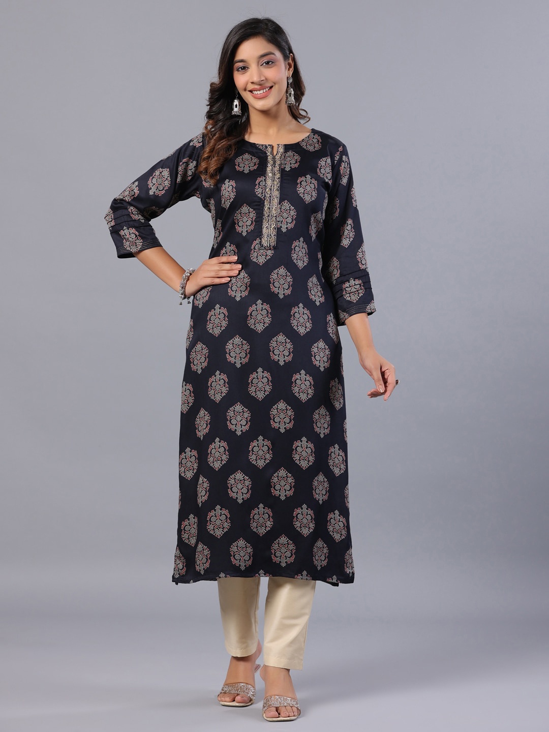 

Amchoor Ethnic Motifs Printed V-Neck Straight Kurta, Black