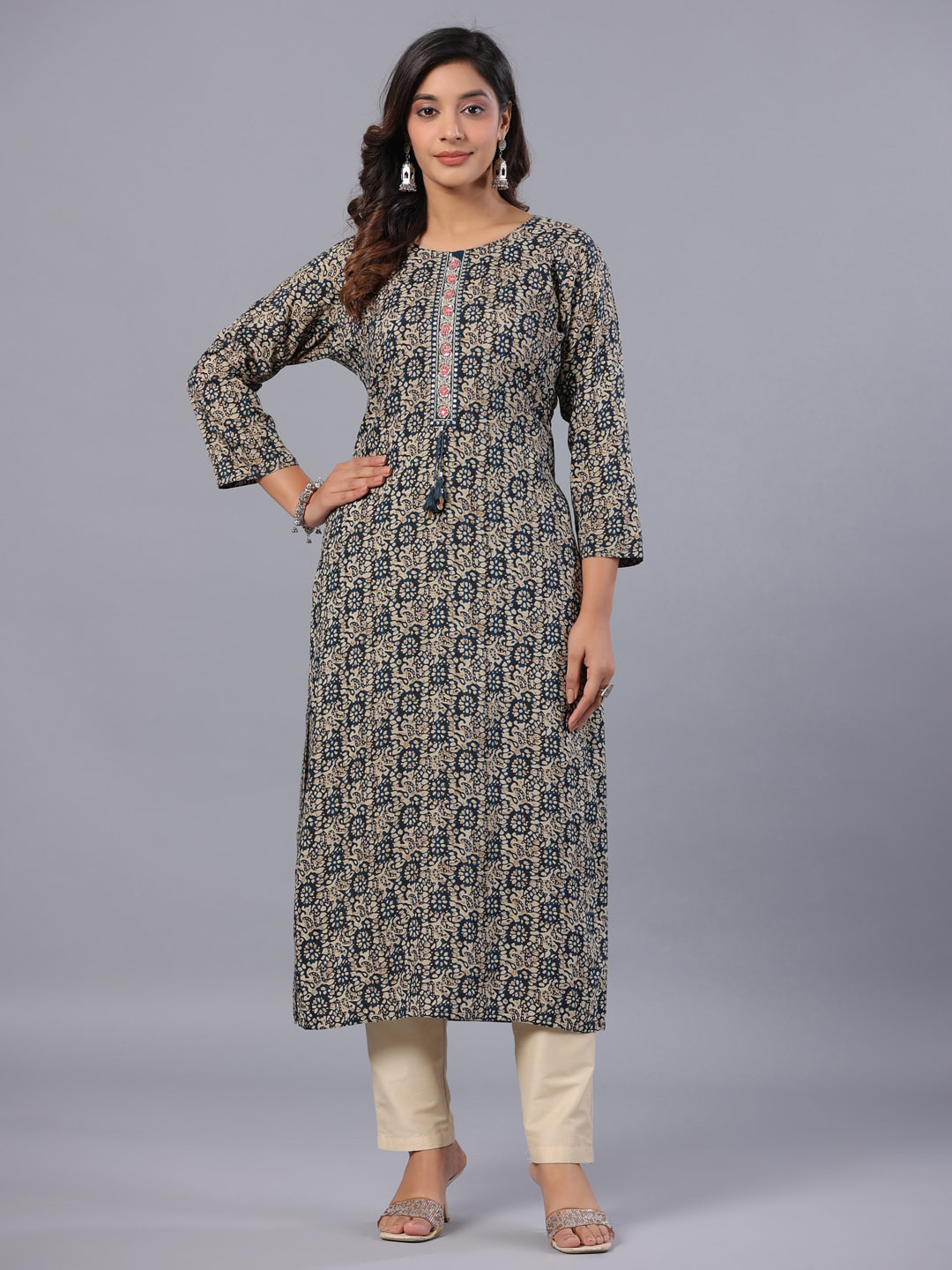 

Amchoor Floral Printed Round Neck Straight Kurta, Navy blue