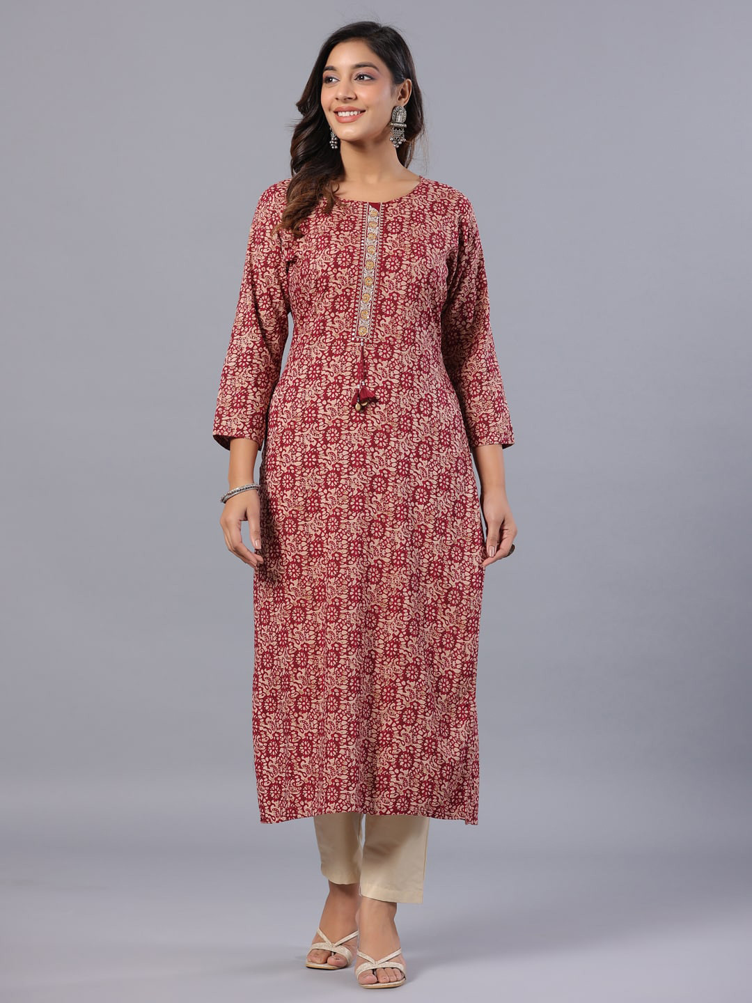 

Amchoor Floral Printed Round Neck Straight Kurta, Maroon