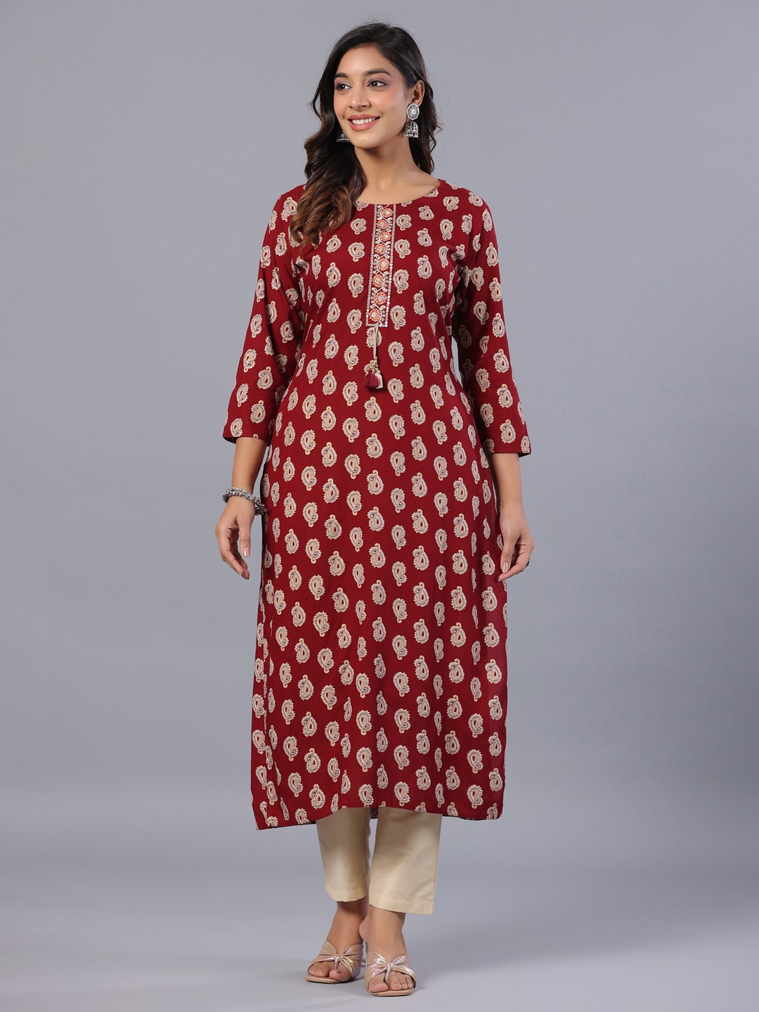 

Amchoor Round Neck Floral Printed Kurta, Maroon