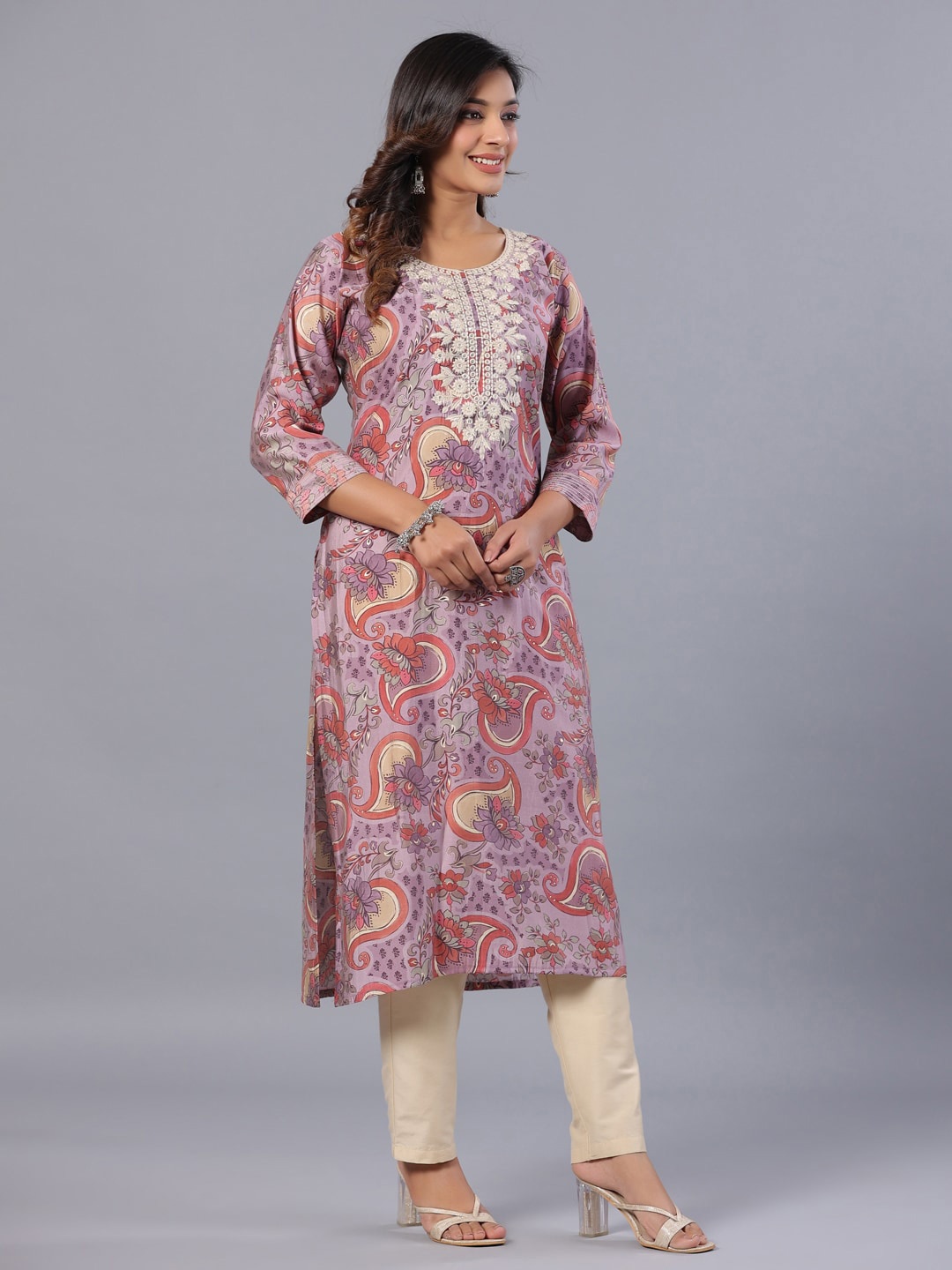 

Amchoor Floral Printed Round Neck Straight Kurta, Purple