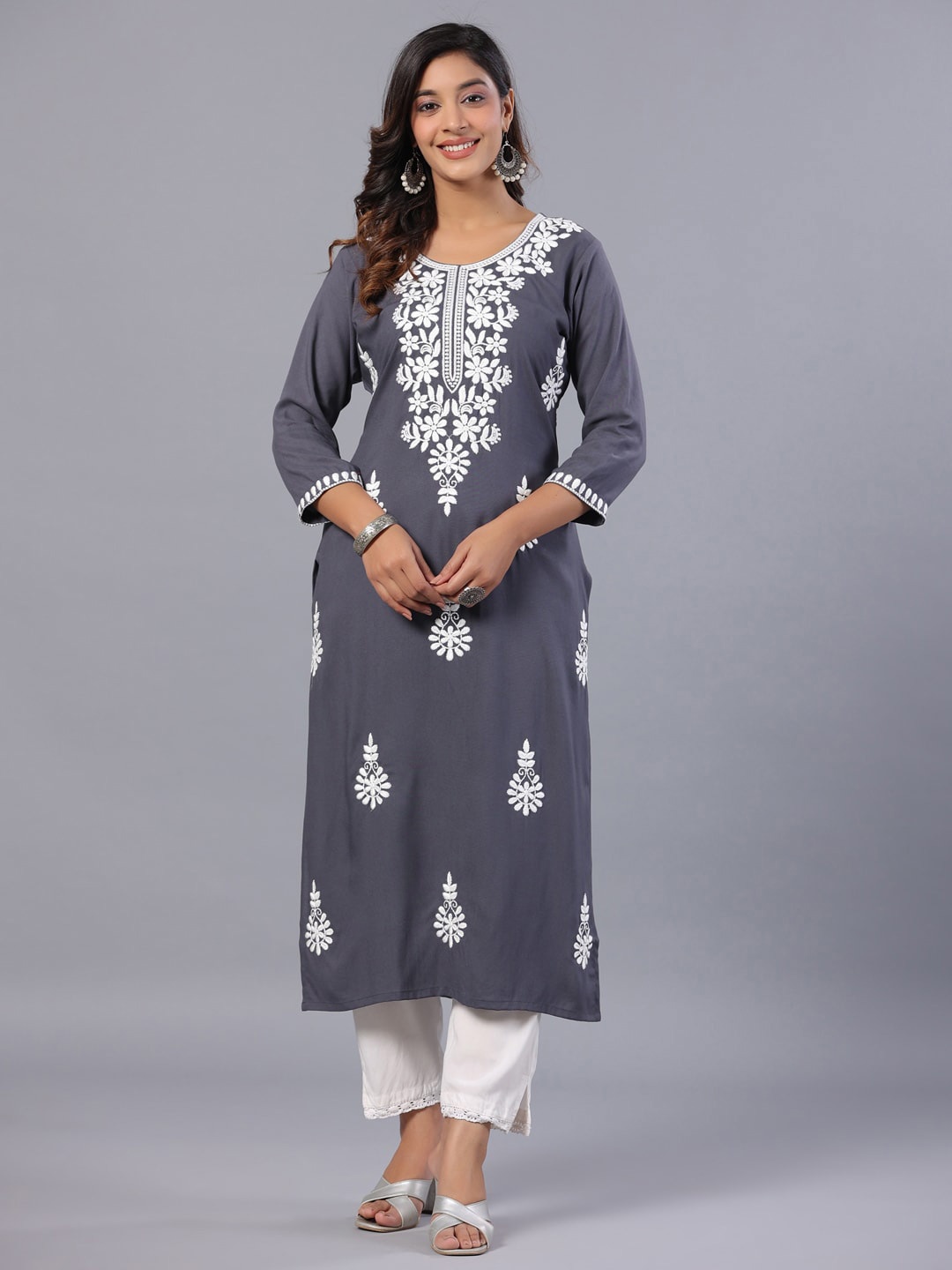 

Amchoor Round Neck Embroidered Straight Kurta, Grey
