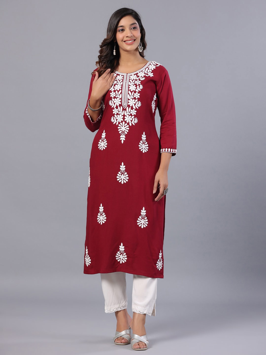 

Amchoor Round Neck Embroidered Straight Kurta, Maroon