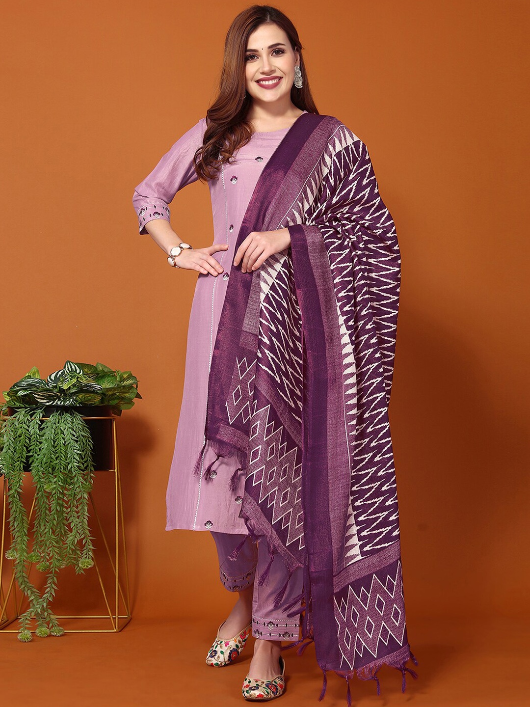 

KALINI Ethnic Motifs Embroidered Thread Work Kurta & Trousers With Dupatta, Lavender