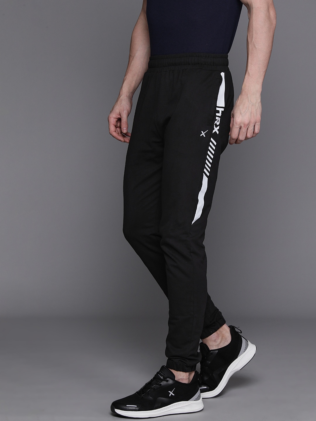 

HRX by Hrithik Roshan Men Typography Print Regular Fit Joggers, Black